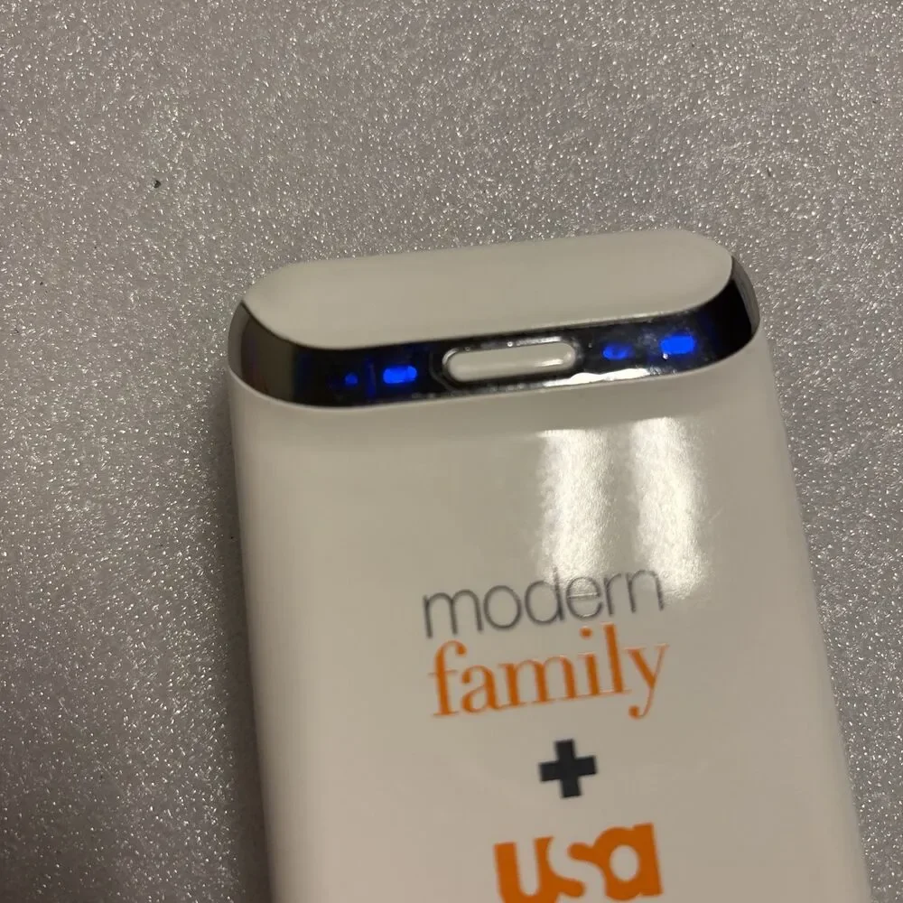 7800 mAh Micro USB Rechargeable Portable Power Bank Mofy Modern Family